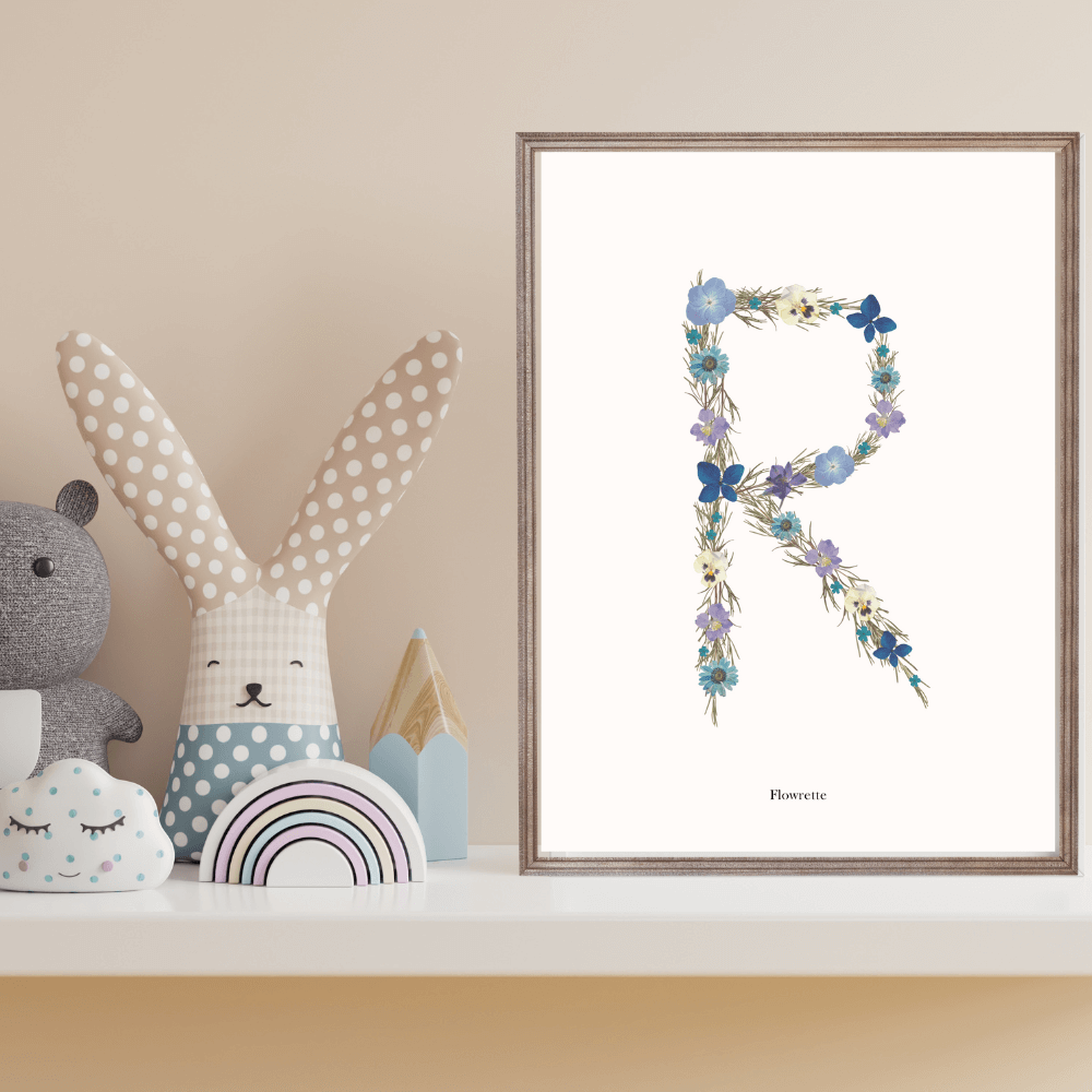 Flowrette affiche A4 herbier lettre bleue dessin floral