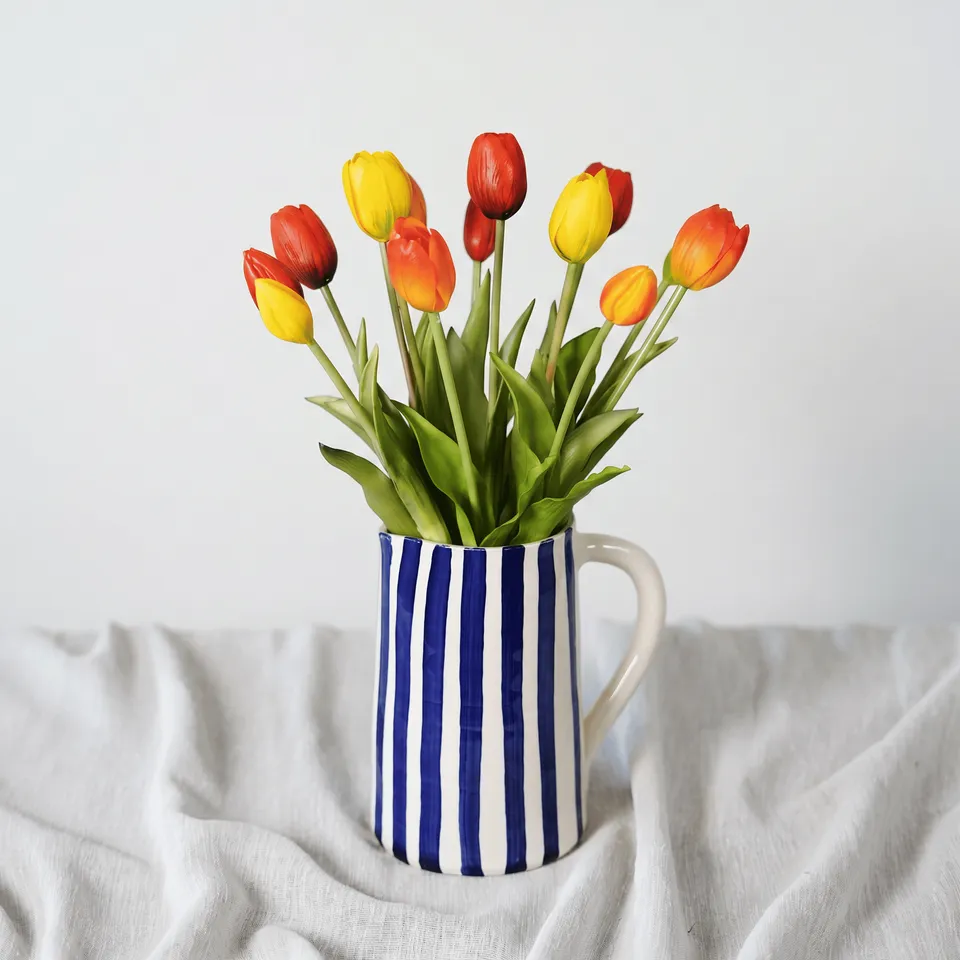 Flowrette Garance bouquet tulipes artificielles rouge orange