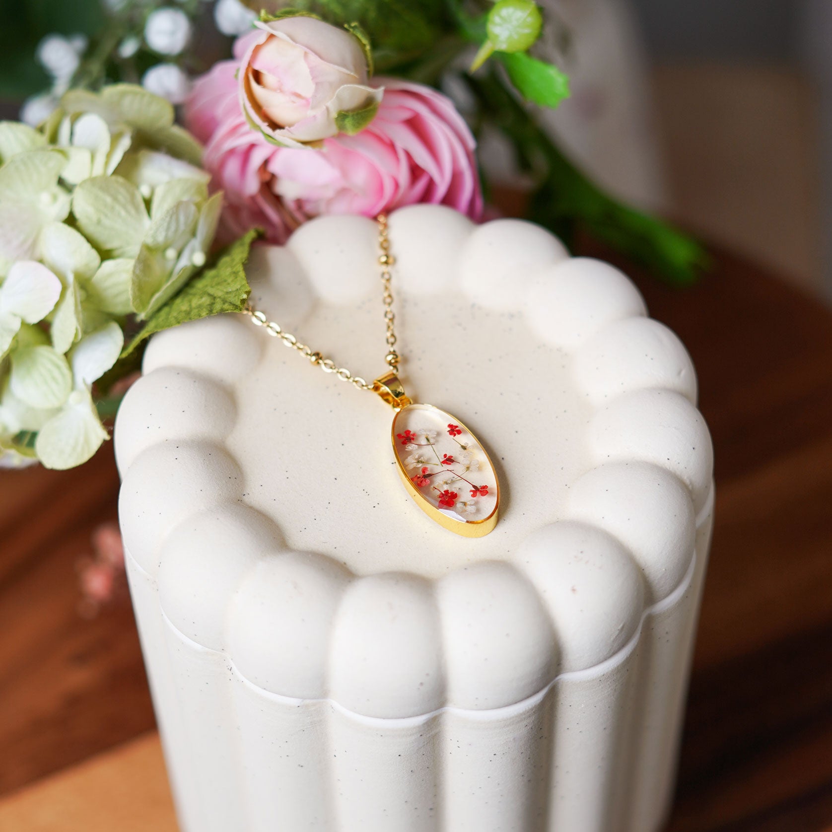 Flowrette Capucine collier fleurs séchées rose blanc résine