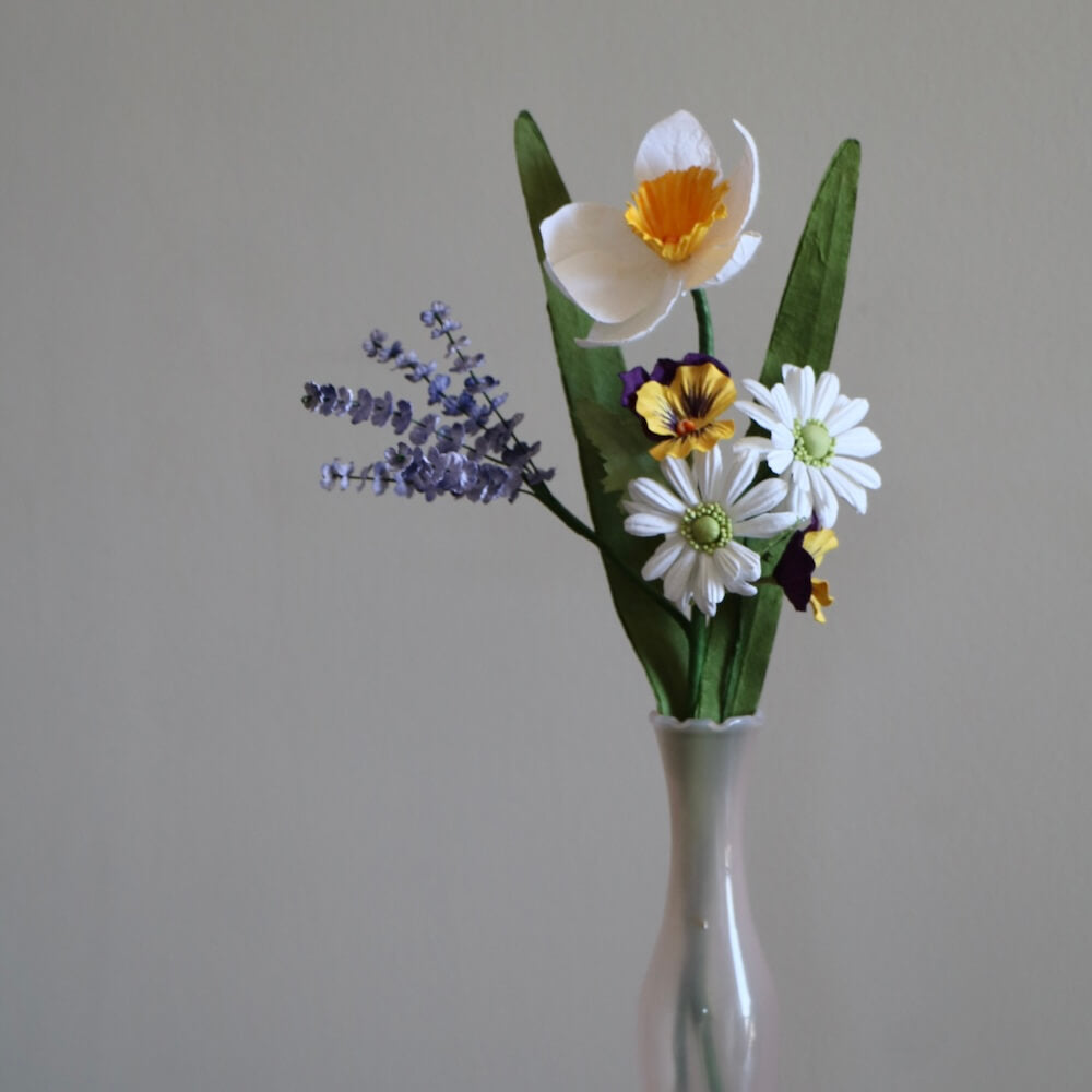 Flowrette Hopper bouquet fleurs en papier narcisses et pensées