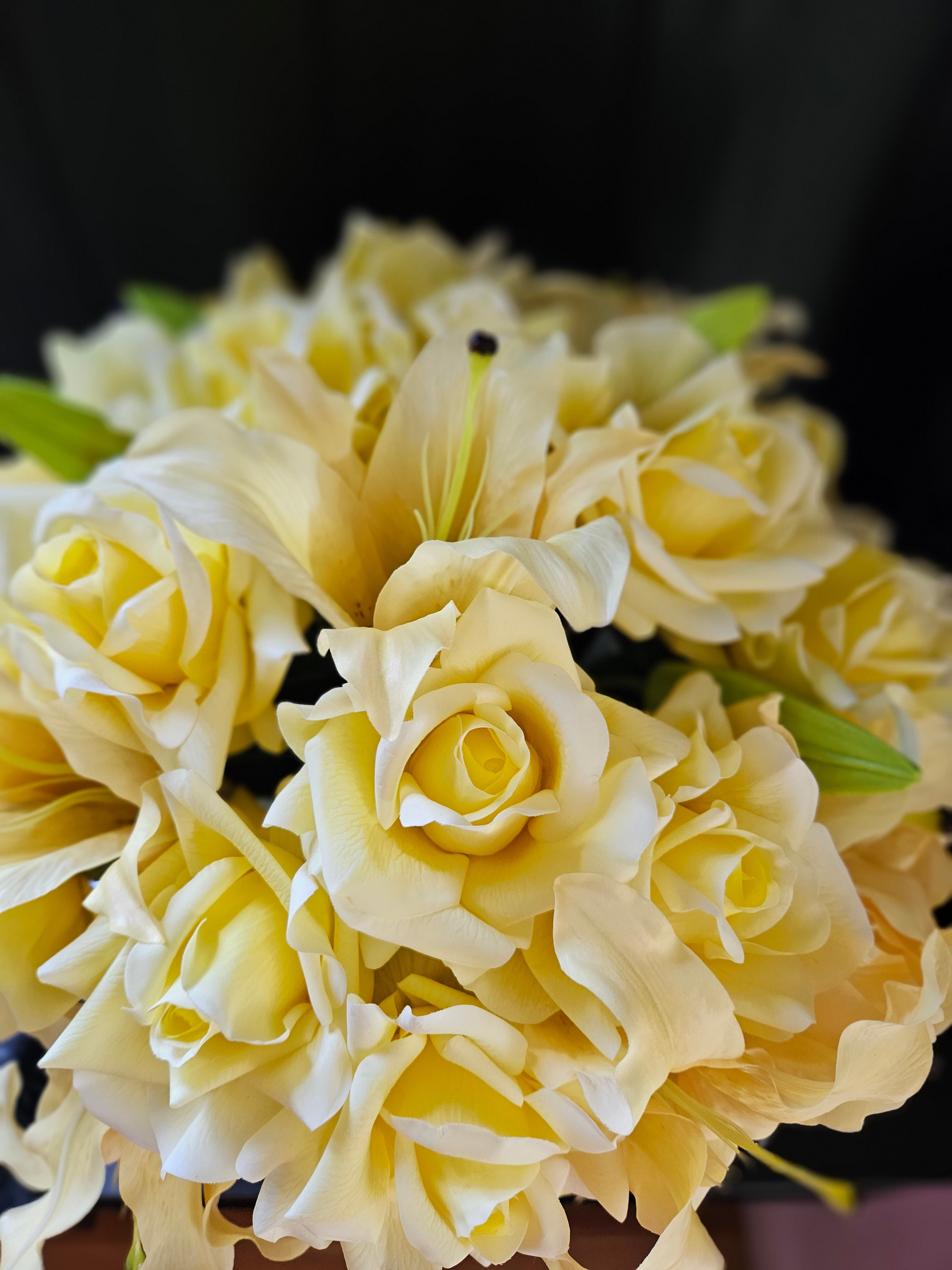 Côte Noire Versailles VLR08 bouquet lys roses jaunes artificiel