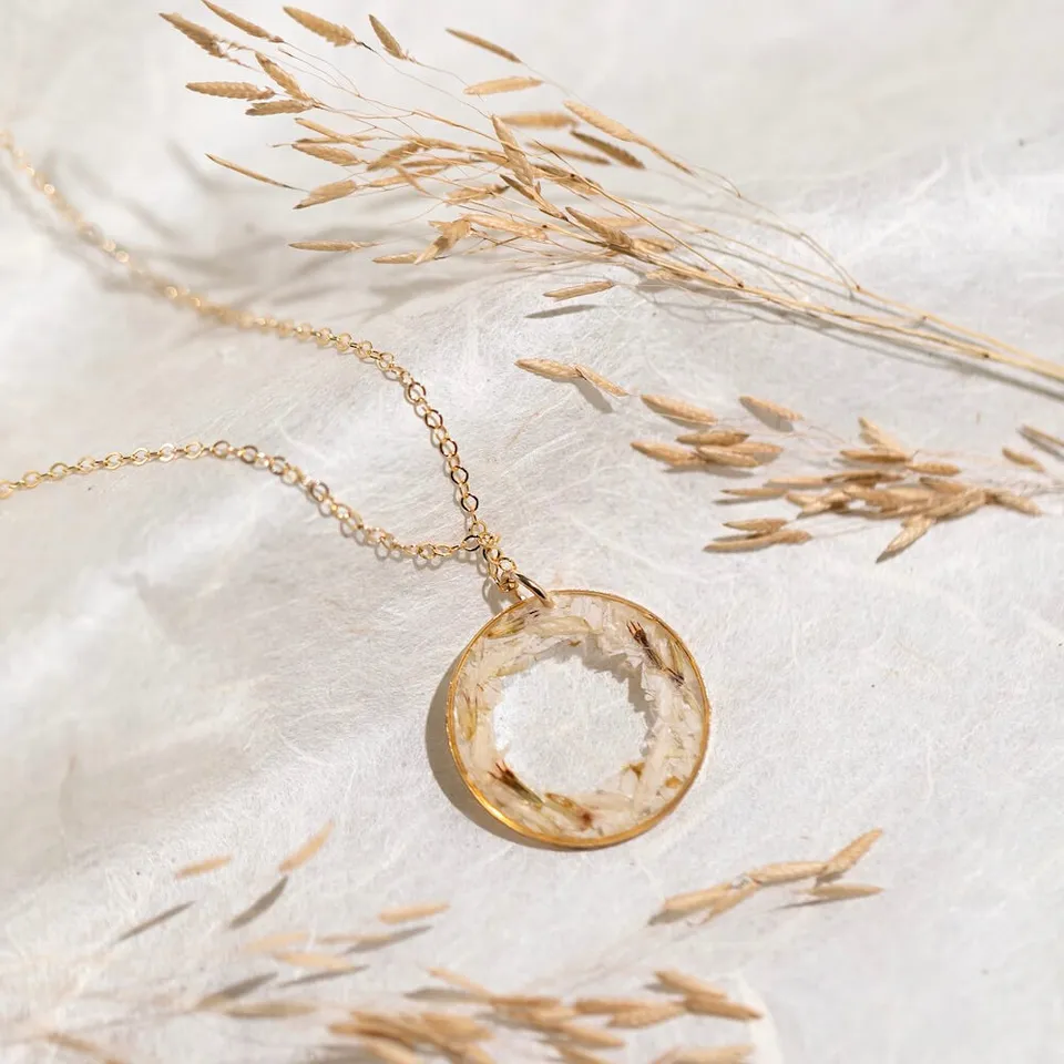 Flowrette Alba collier fleur séchée or fin 24 carats