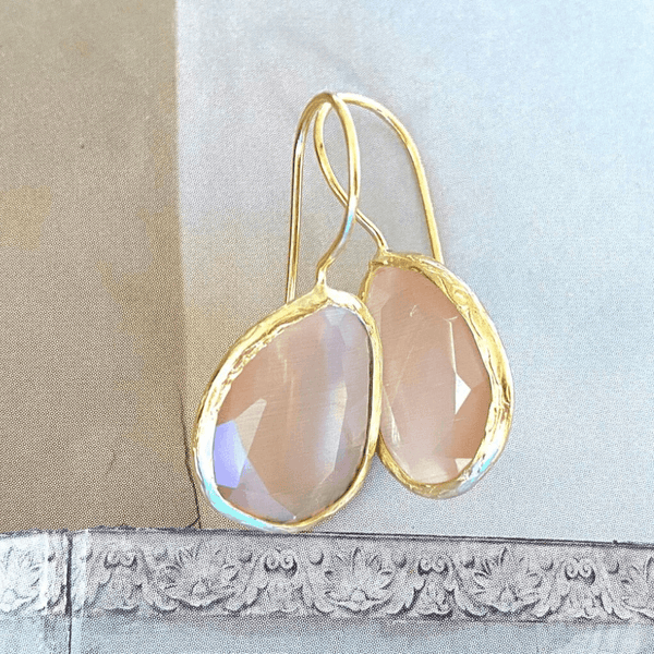 Flowrette Nude Lueur boucles d'oreilles dorées pierre nude