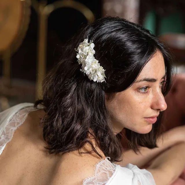 Flowrette peigne Louise mariage fleurs stabilisées blanc