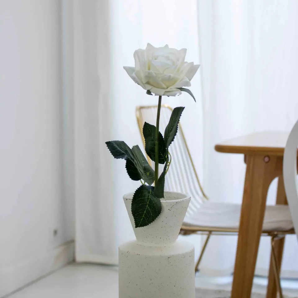 Flowrette Petite rose blanche fleur artificielle x1 toucher naturel