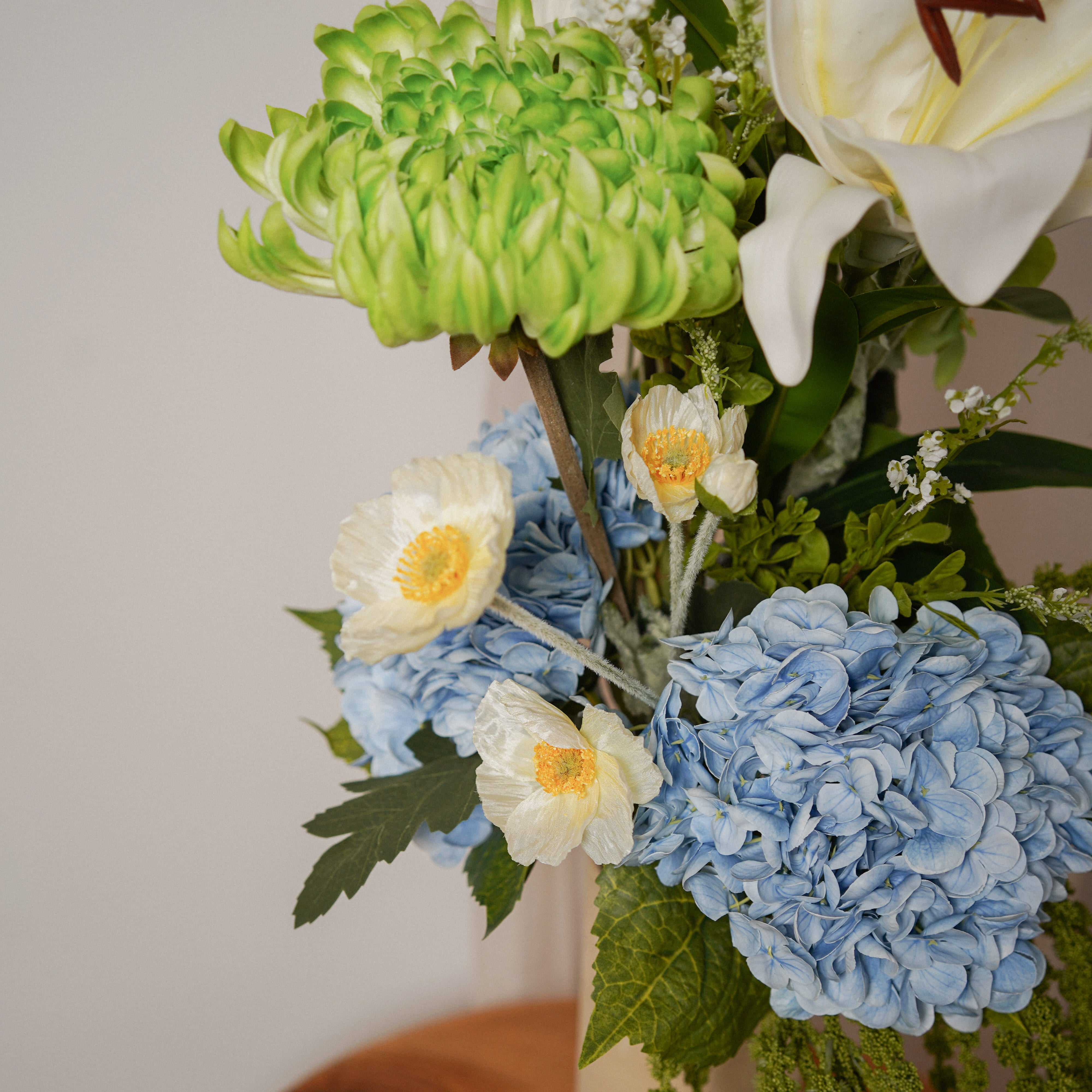 Flowrette Madeleine bouquet fleurs artificielles blanc bleu