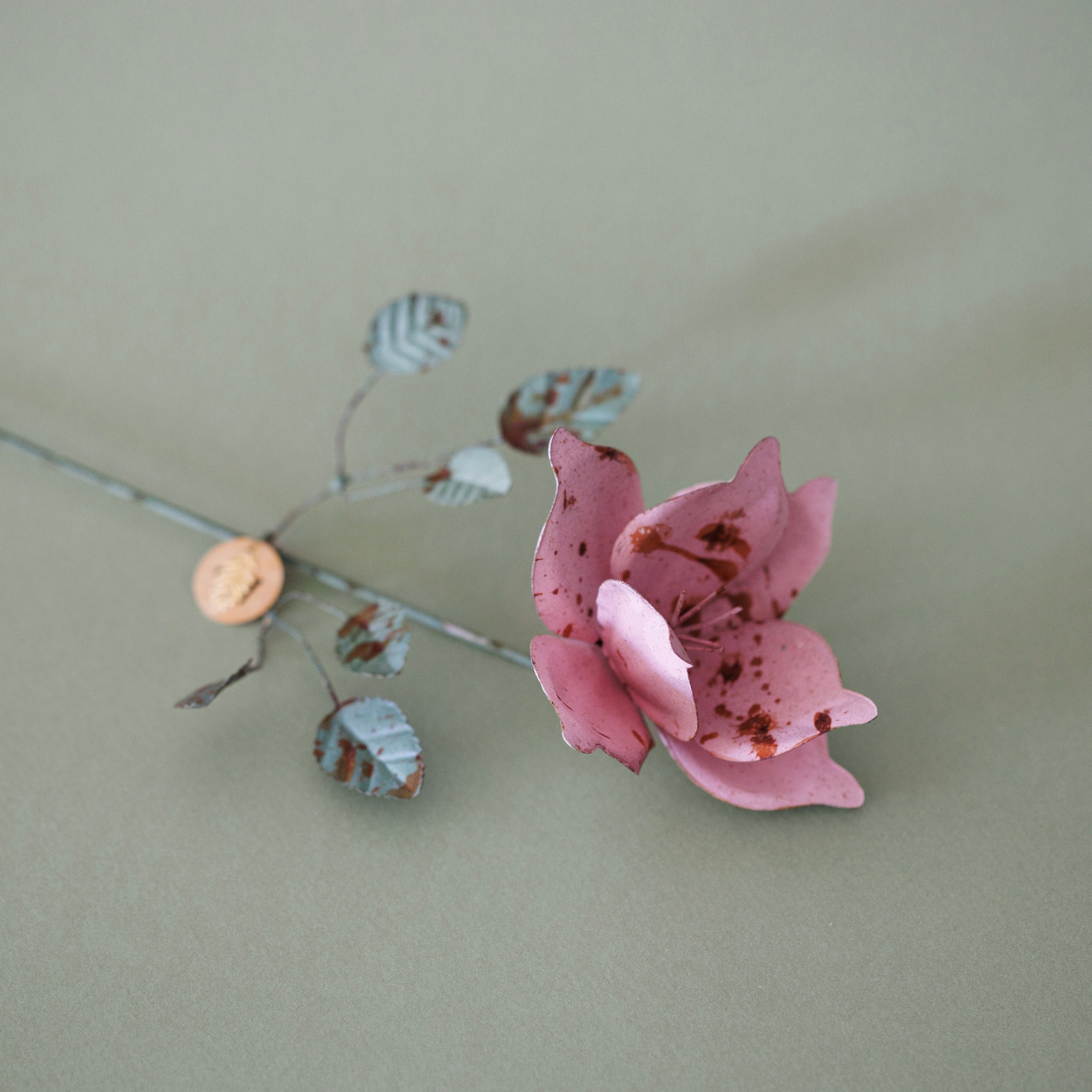 Flowrette Kalika fleur laiton beige patiné
