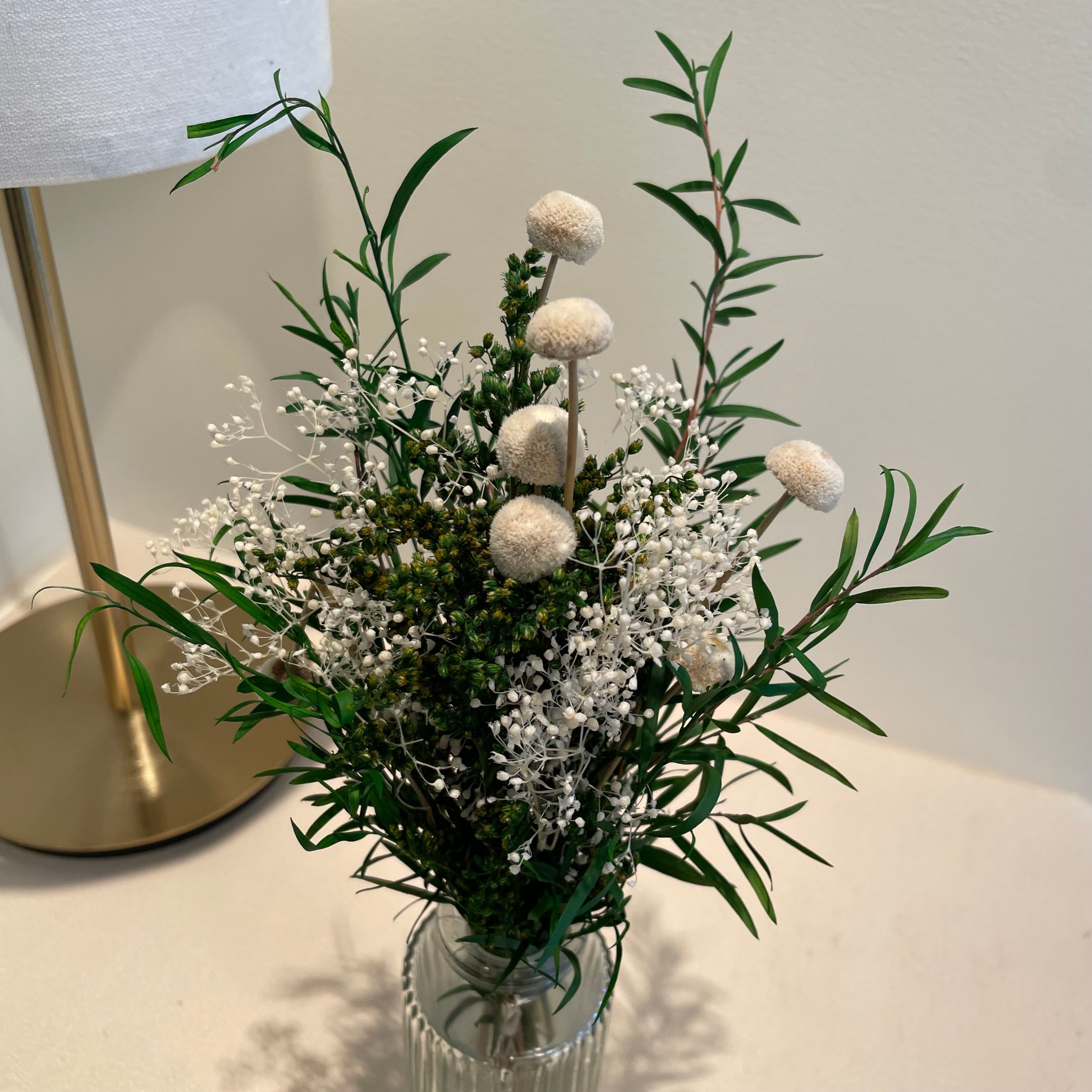 Ateliers Ouchamp Rue d'Oslo bouquet stabilisé rose avec vase