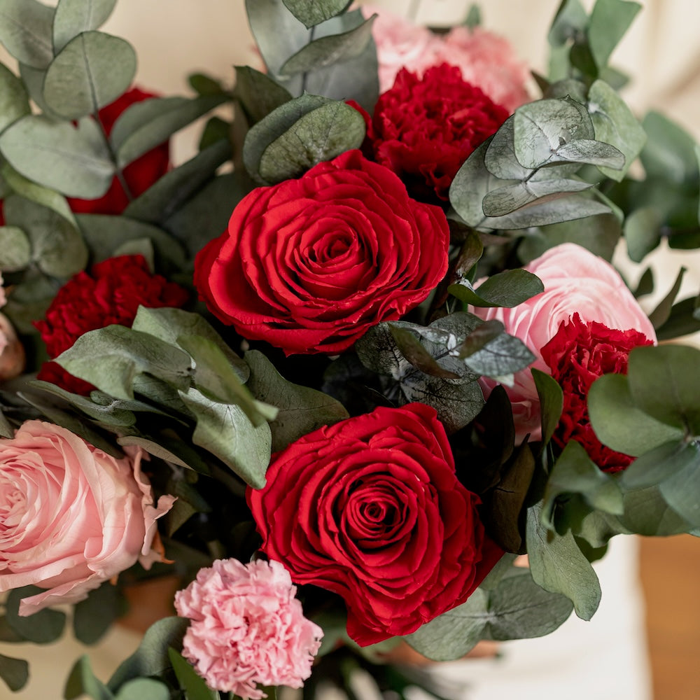 Flowrette Saint-Michel bouquet éternel roses et oeillets stabilisés