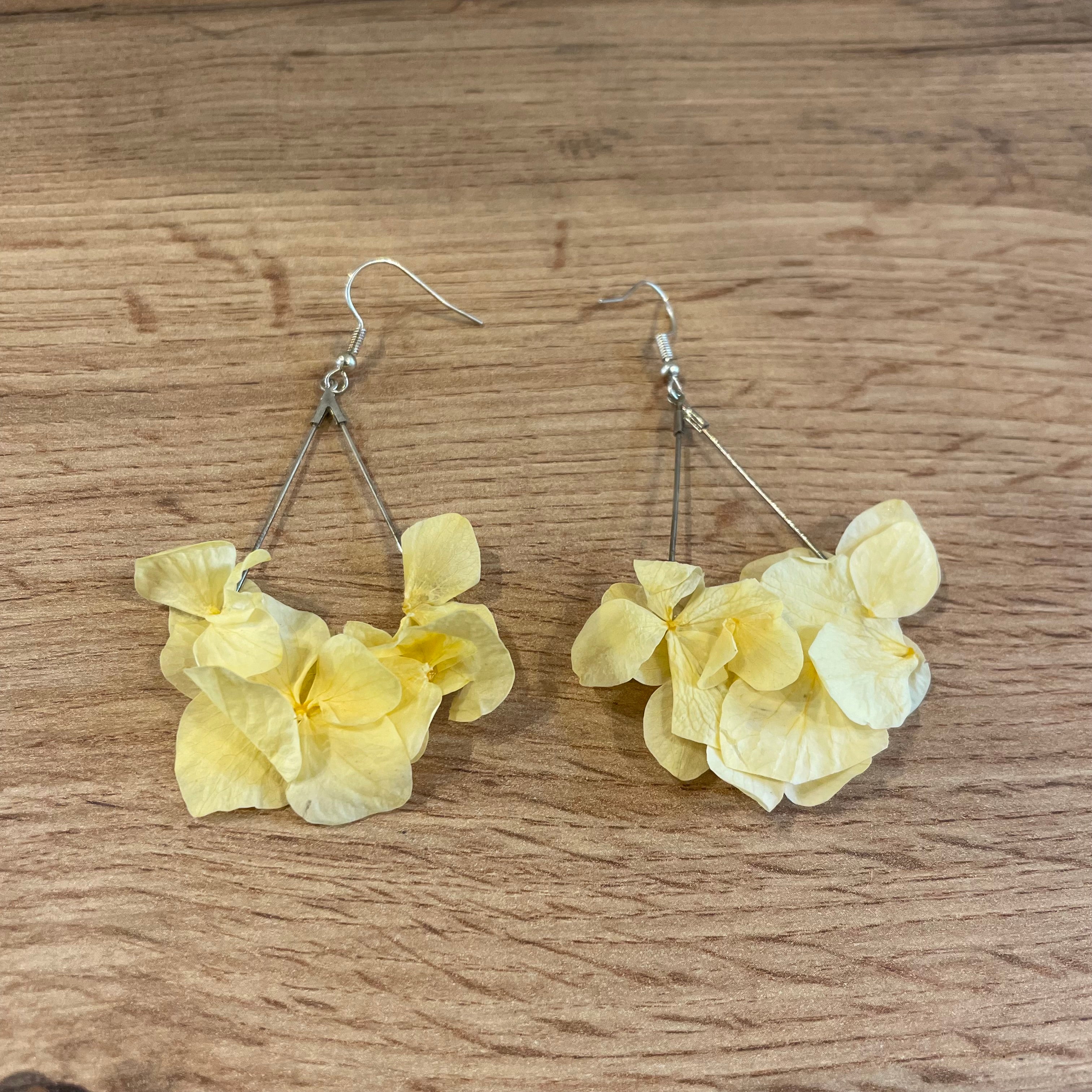 Ateliers Ouchamp Avenue Alphand boucles d'oreilles hortensia