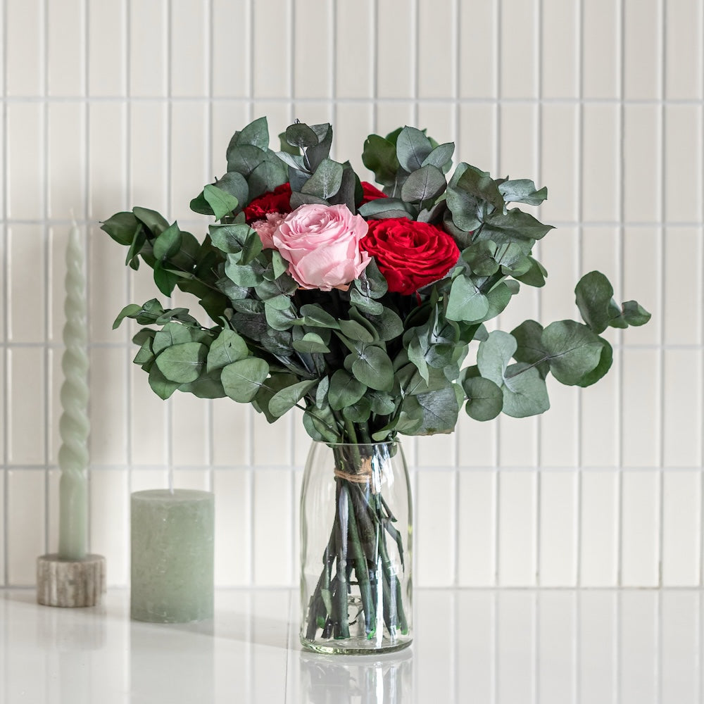 Flowrette Saint-Michel bouquet stabilisé roses rouges roses