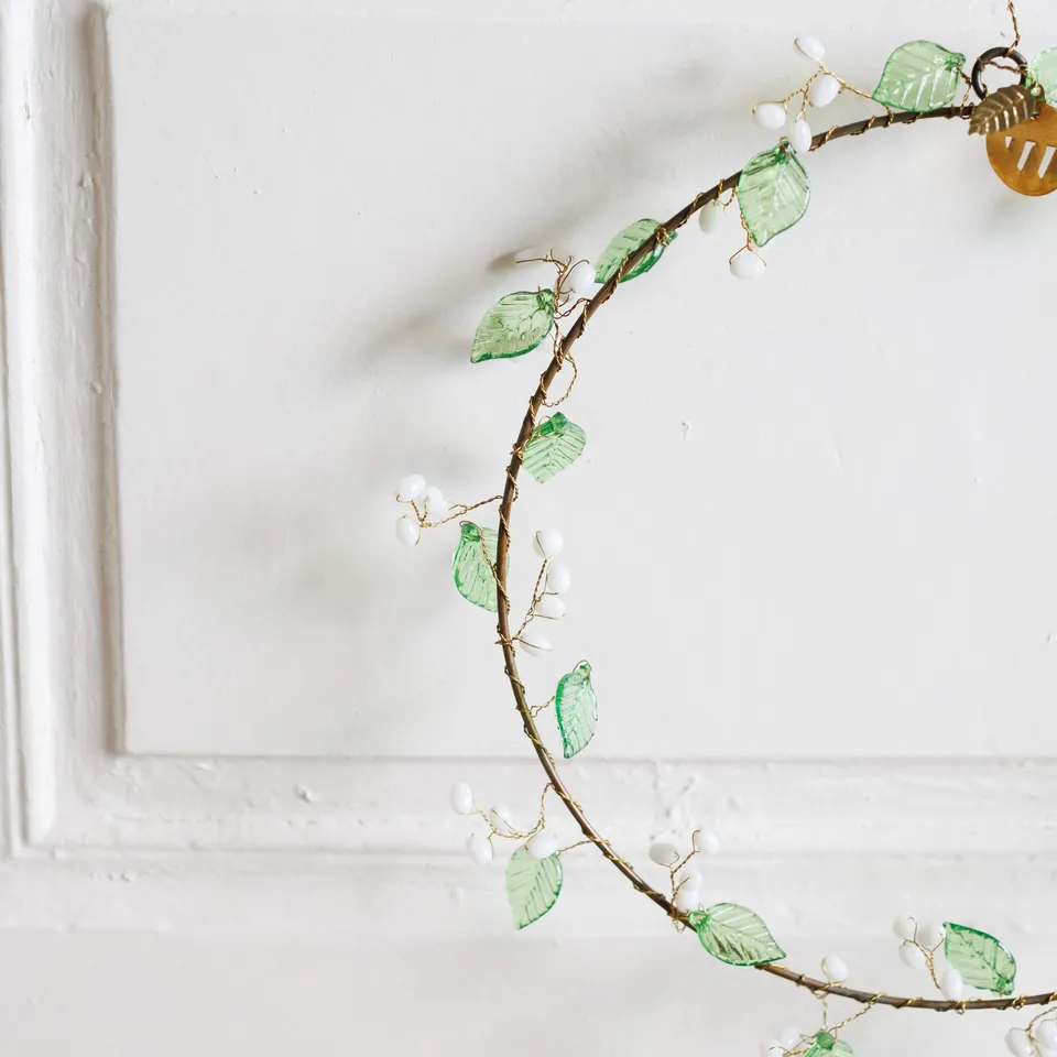 Flowrette Décoration Couronne Anaya perles verre laiton verte