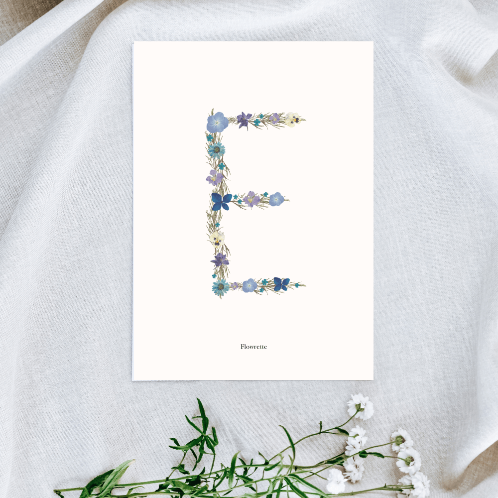 Flowrette Décoration affiche lettre bleue A5 herbier naissance