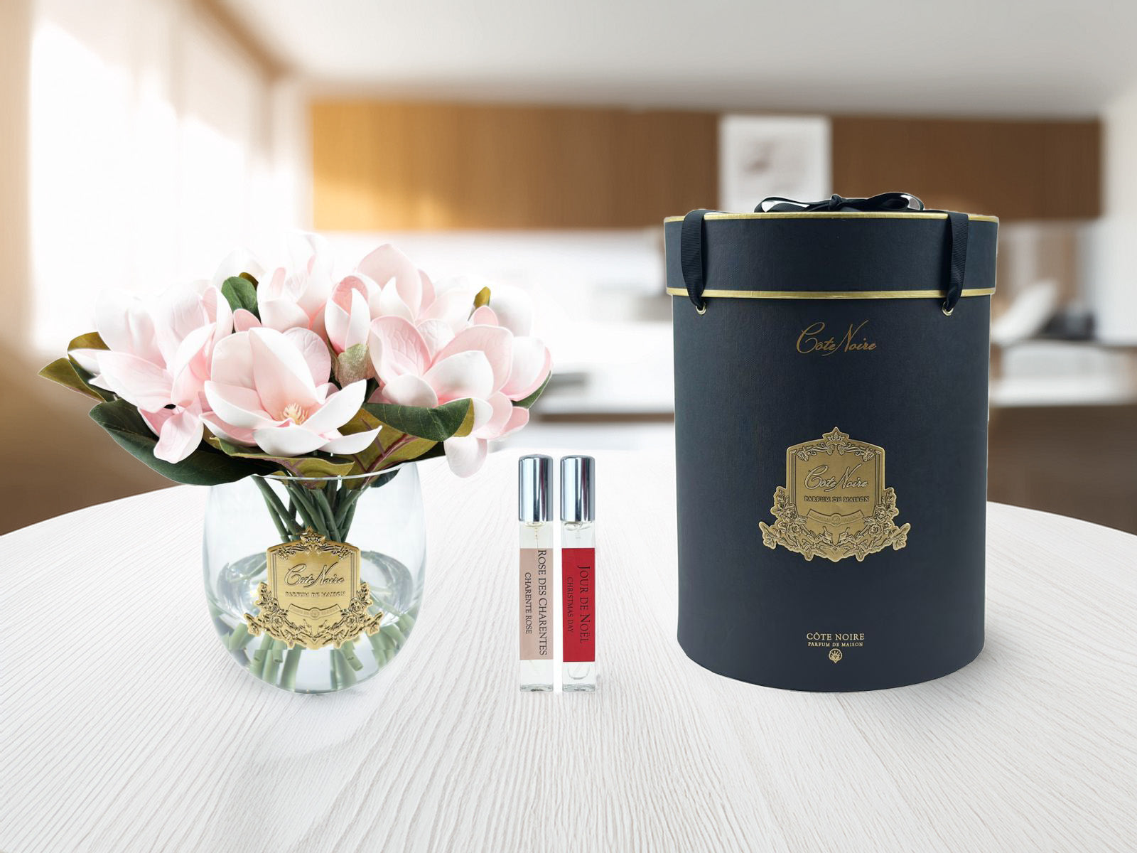 Côte Noire Perfumed Flowers RMG02 magnolias roses parfumés vase