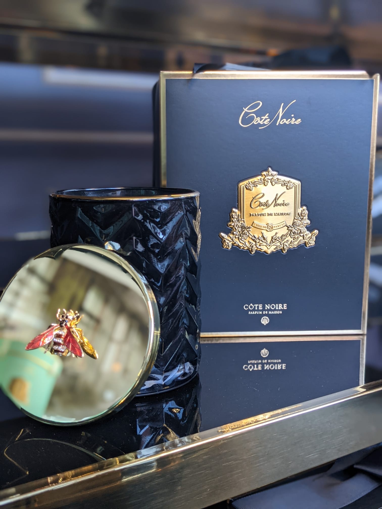 Côte Noire Herringbone HCG02 bougie parfumée noire et or 600g