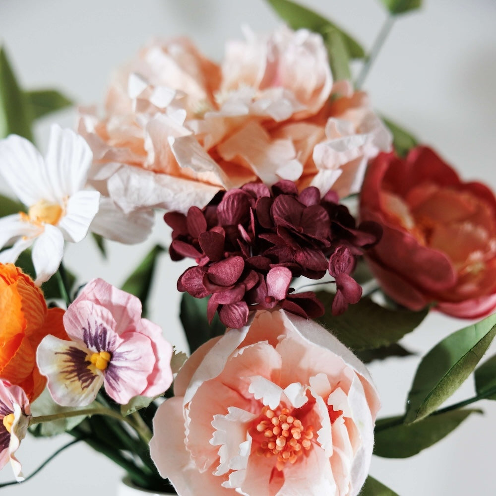 Flowrette Seurat bouquet fleurs en papier blanc corail durable