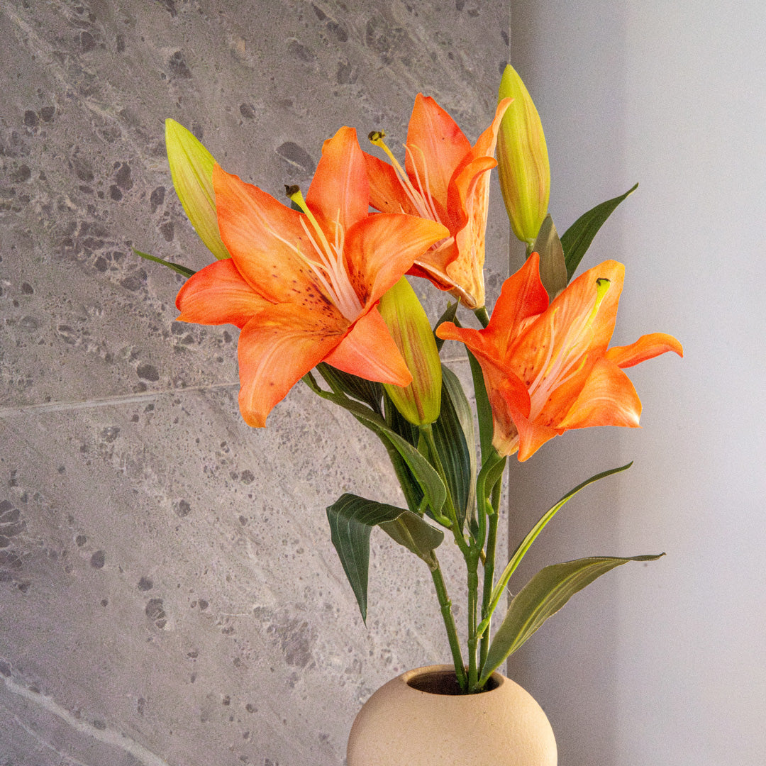 Flowrette Lys orange fleur artificielle tige x1 toucher naturel