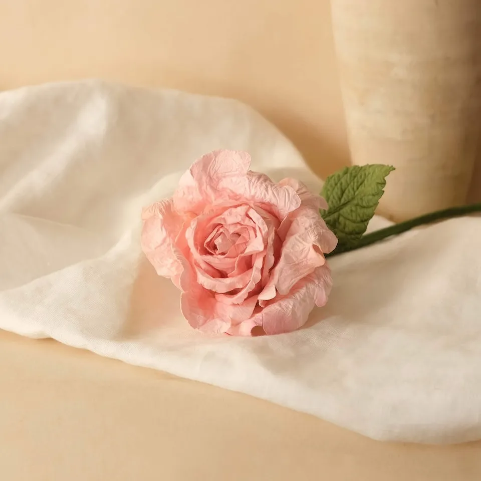 Flowrette Fleurs en papier Grande Rose Lady rose pâle x1 éternelle