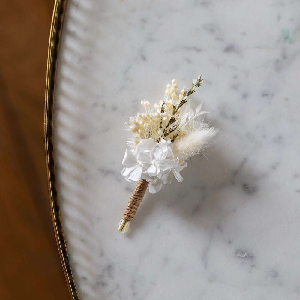 Flowrette Louise boutonnière fleurs séchées blanche mariage