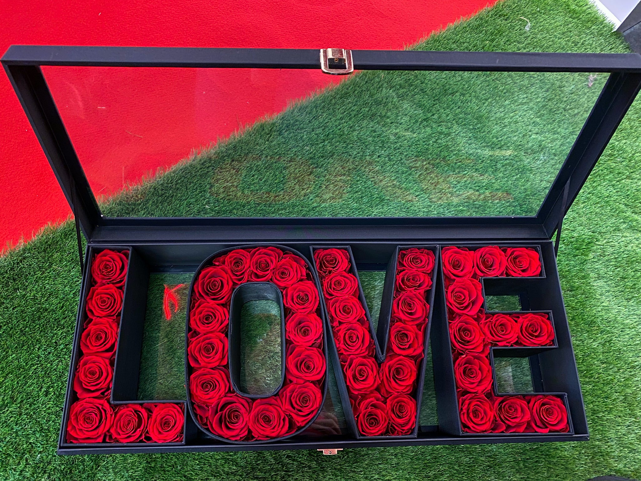 Feuillazur Rungis Coffret LOVE roses stabilisées rouges 65 cm