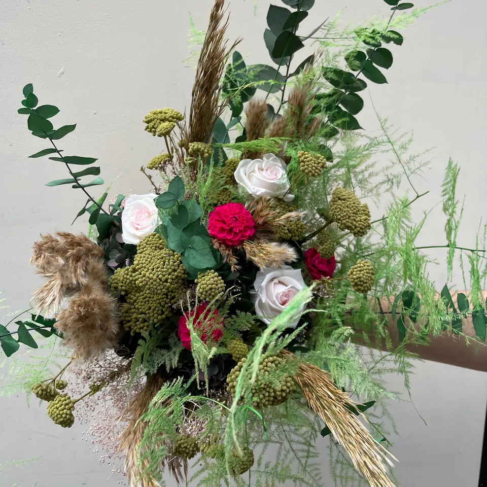 Ateliers Ouchamp Rue de l'Abbaye bouquet stabilisé roses 40 cm
