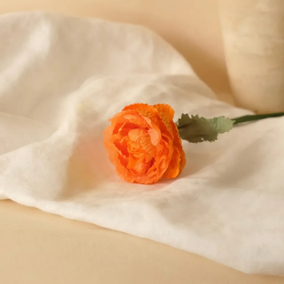 Flowrette renoncule en papier orange tige à l’unité déco durable