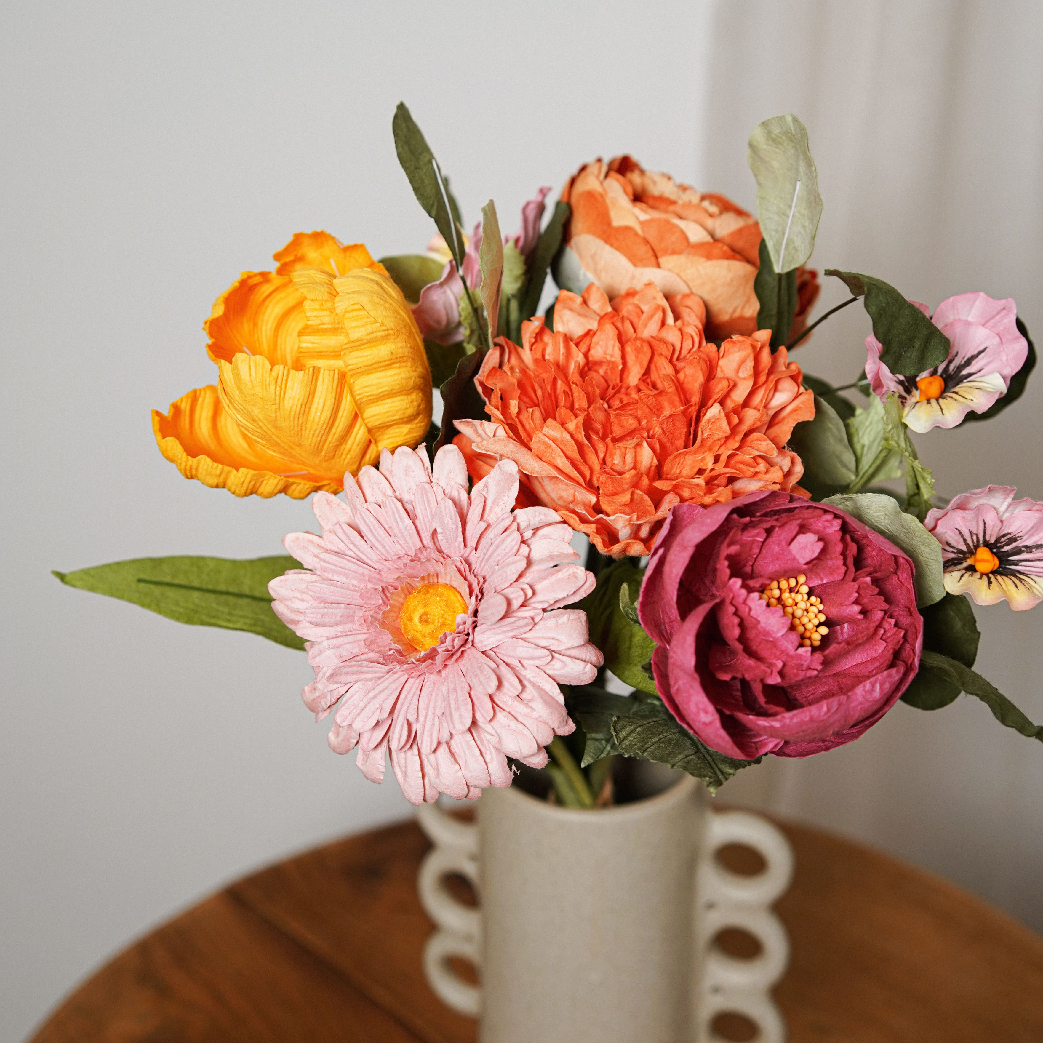 Flowrette Manet bouquet fleurs en papier rouge rose