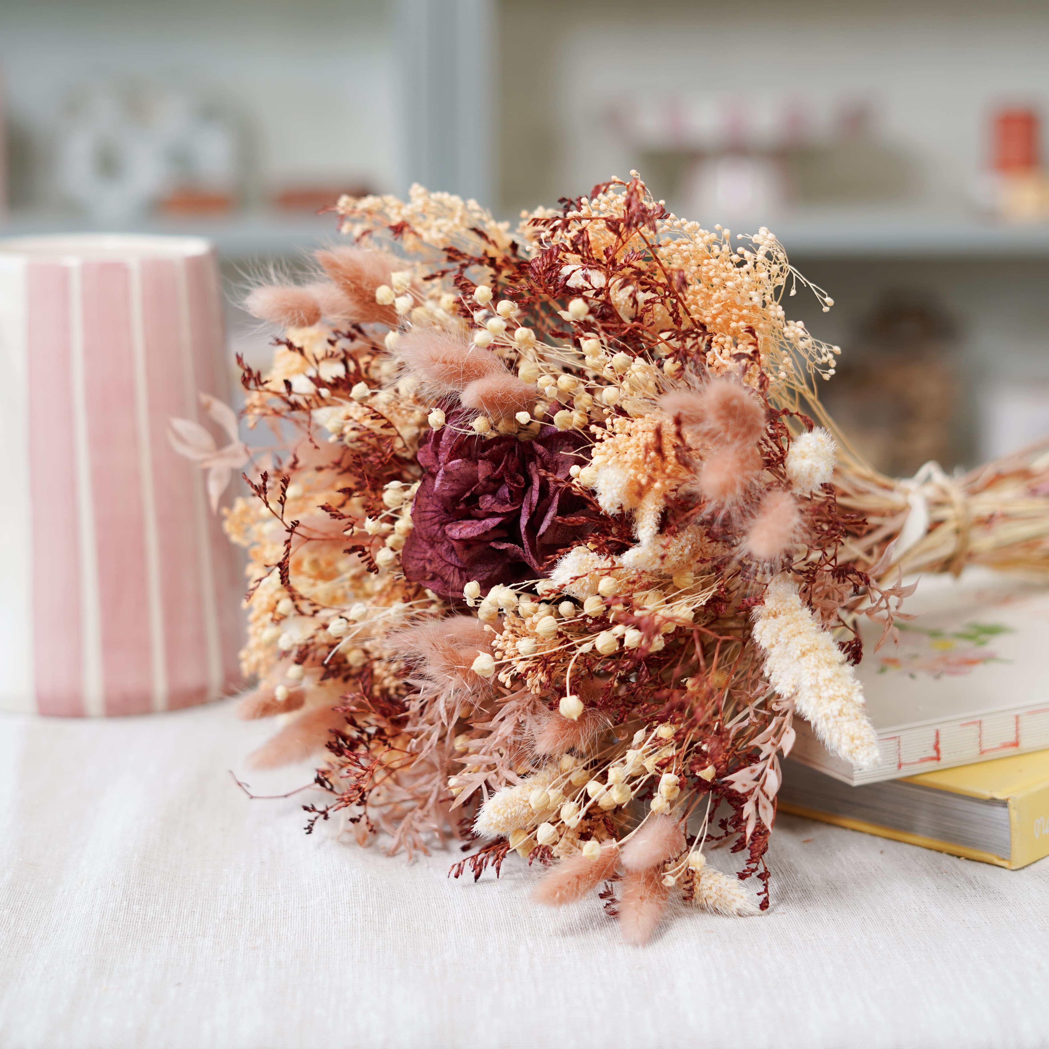 Flowrette Jules bouquet fleurs séchées hortensia automne taille M