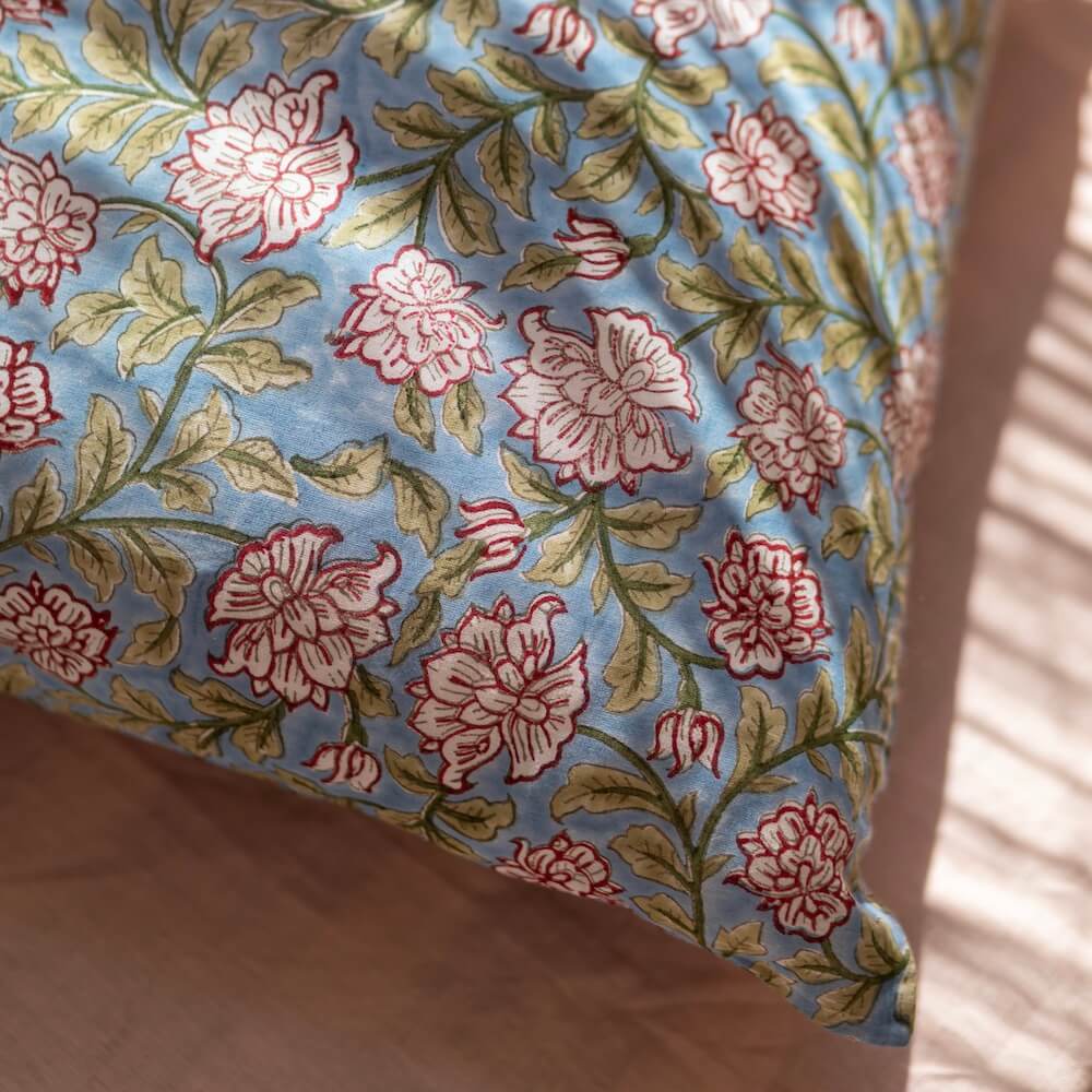 Flowrette Jodphur housse de coussin bleue imprimé floral coton