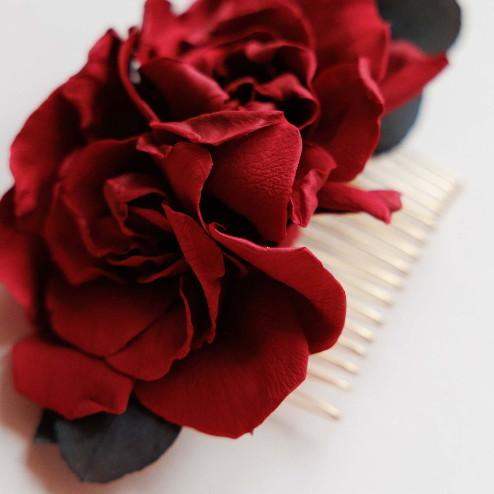 Flowrette Bijoux peigne Clémence fleurs stabilisées rouge mariage