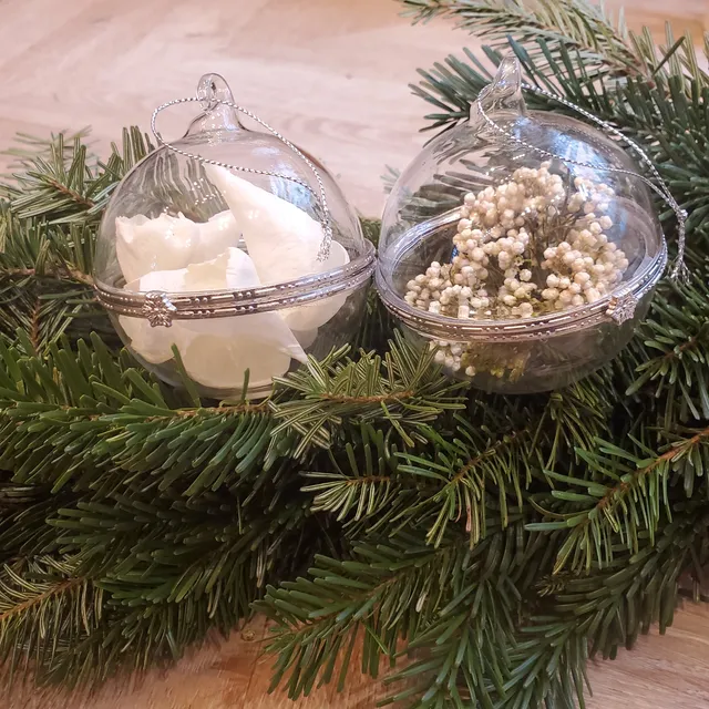 Ateliers Ouchamp Cadeaux boules de Noël blanches lot 4