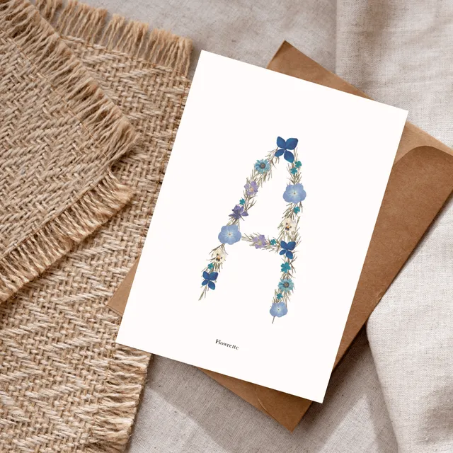 Flowrette Décoration carte postale herbier lettre bleue