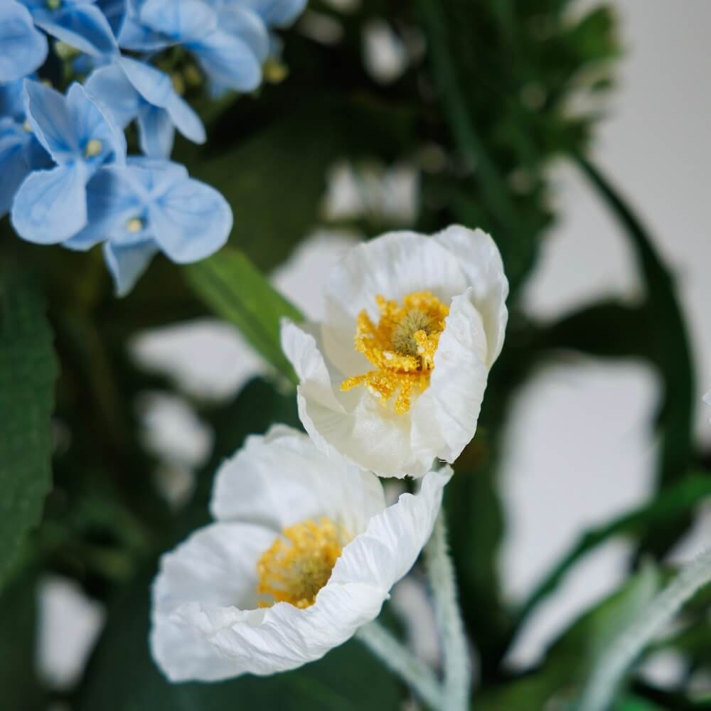 Flowrette Madeleine bouquet fleurs artificielles blanc bleu