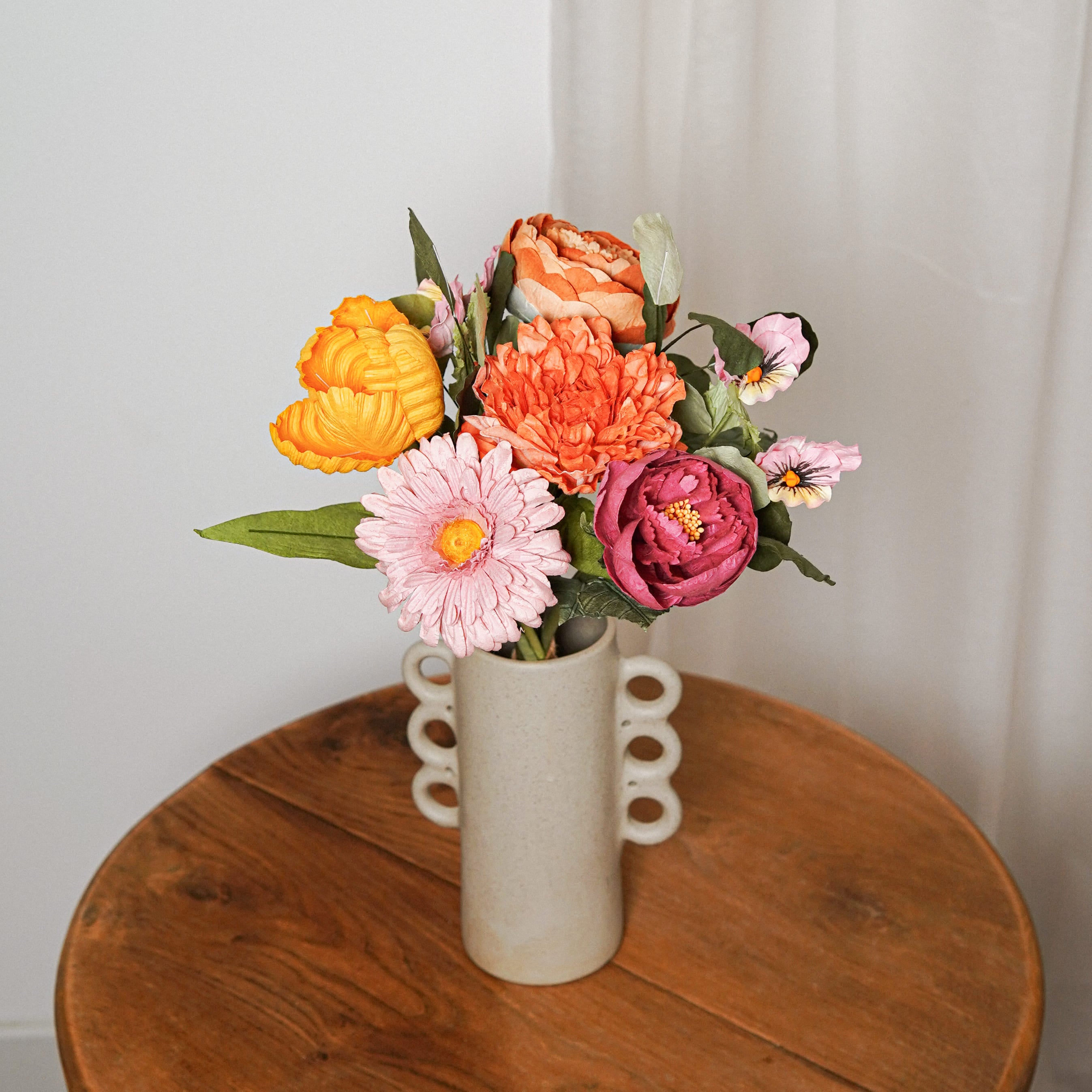 Flowrette Manet bouquet fleurs en papier rouge rose