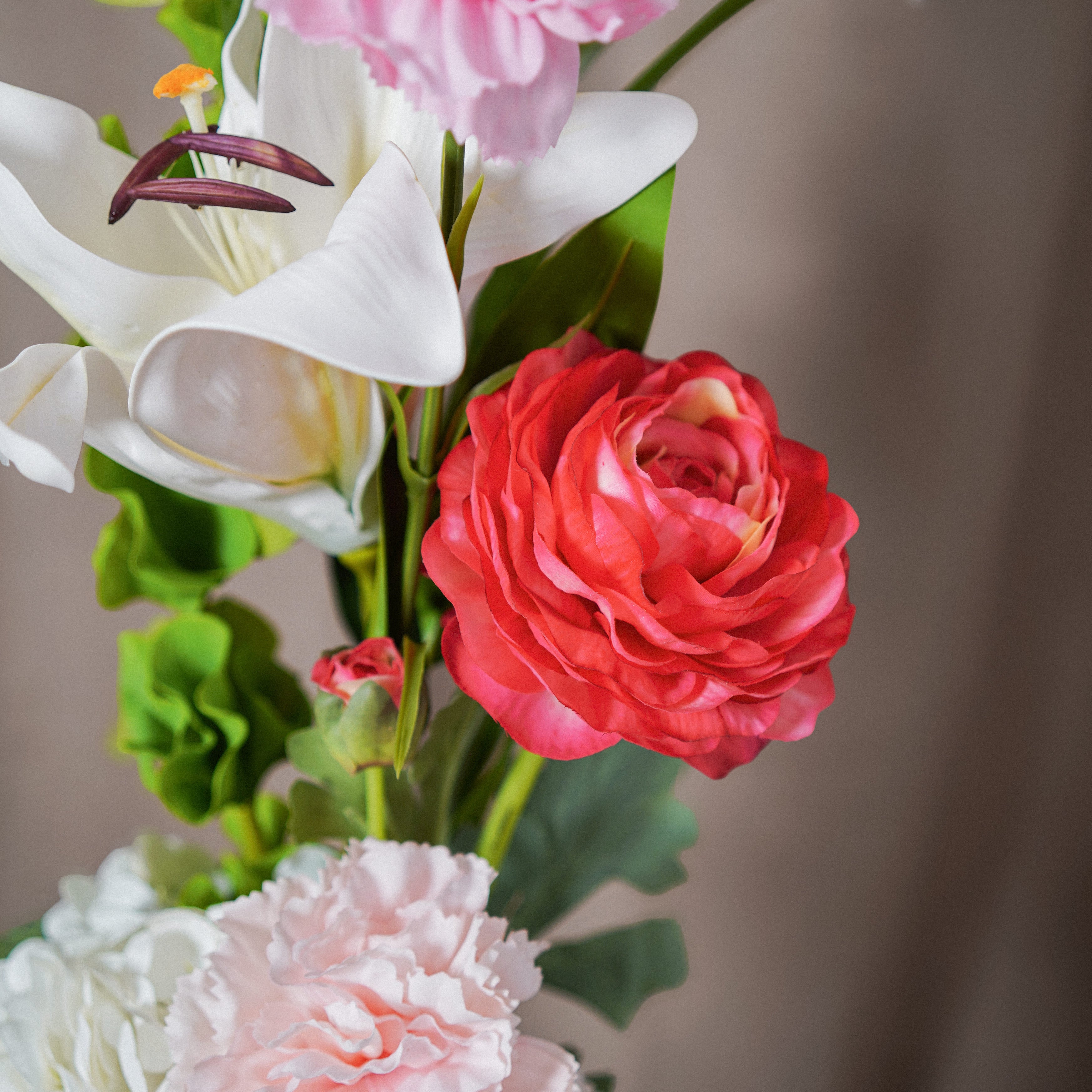 Flowrette Clémence bouquet artificiel blanc rose sans entretien
