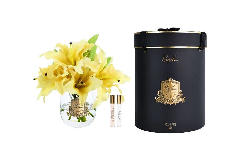 Côte Noire Perfumed Flowers bouquet lys jaune fleur parfumée badge or