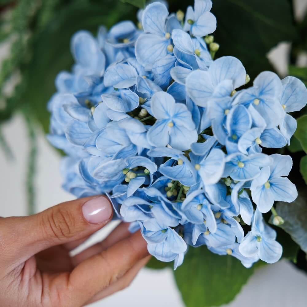 Flowrette Madeleine bouquet fleurs artificielles blanc bleu