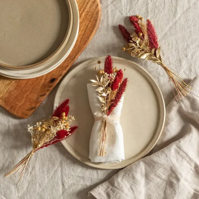Flowrette Décoration Brins de Noël trio rouge doré table