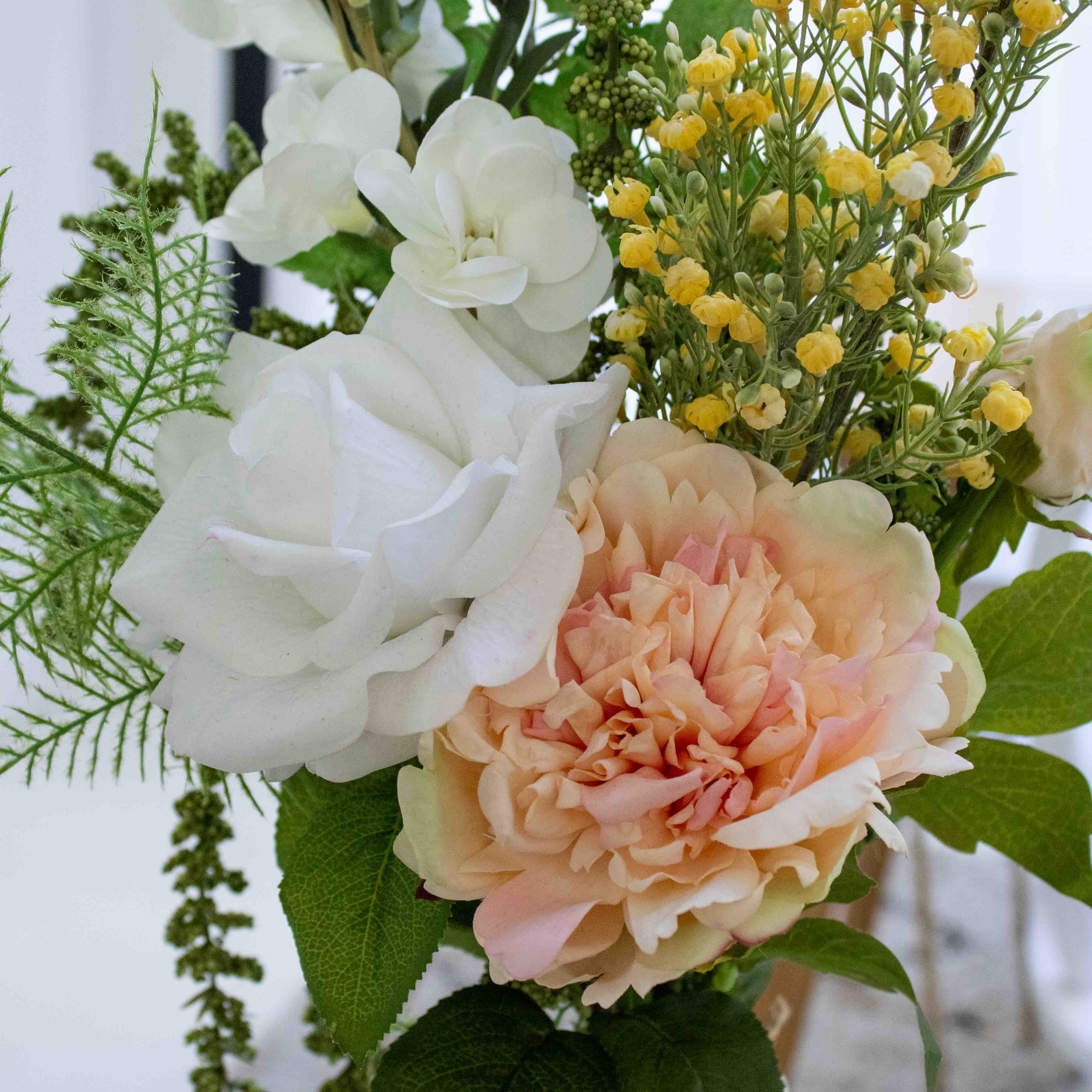 Flowrette Charlotte bouquet fleurs artificielles blanc pêche