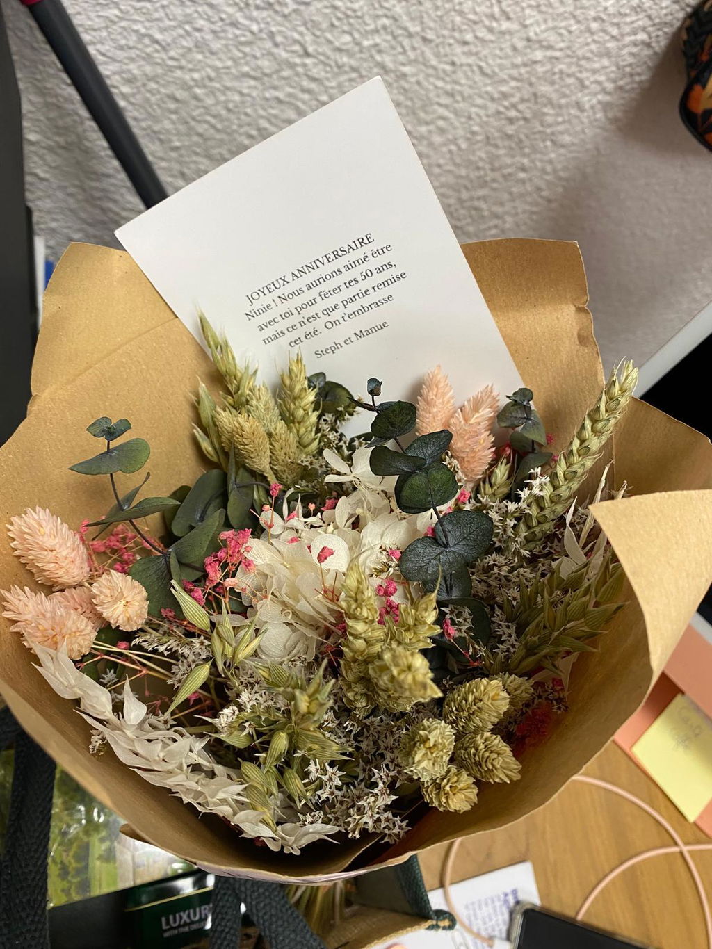 Flowrette Hector bouquet fleurs sechees stabilisees rose S