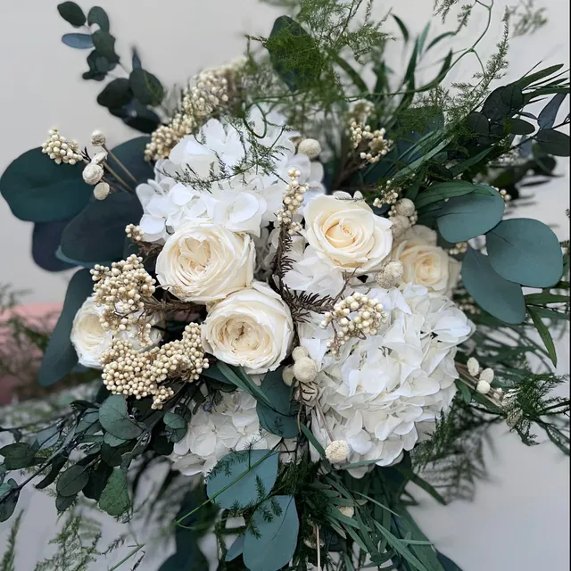 Ateliers Ouchamp Exelmans bouquet blanc 40 cm roses