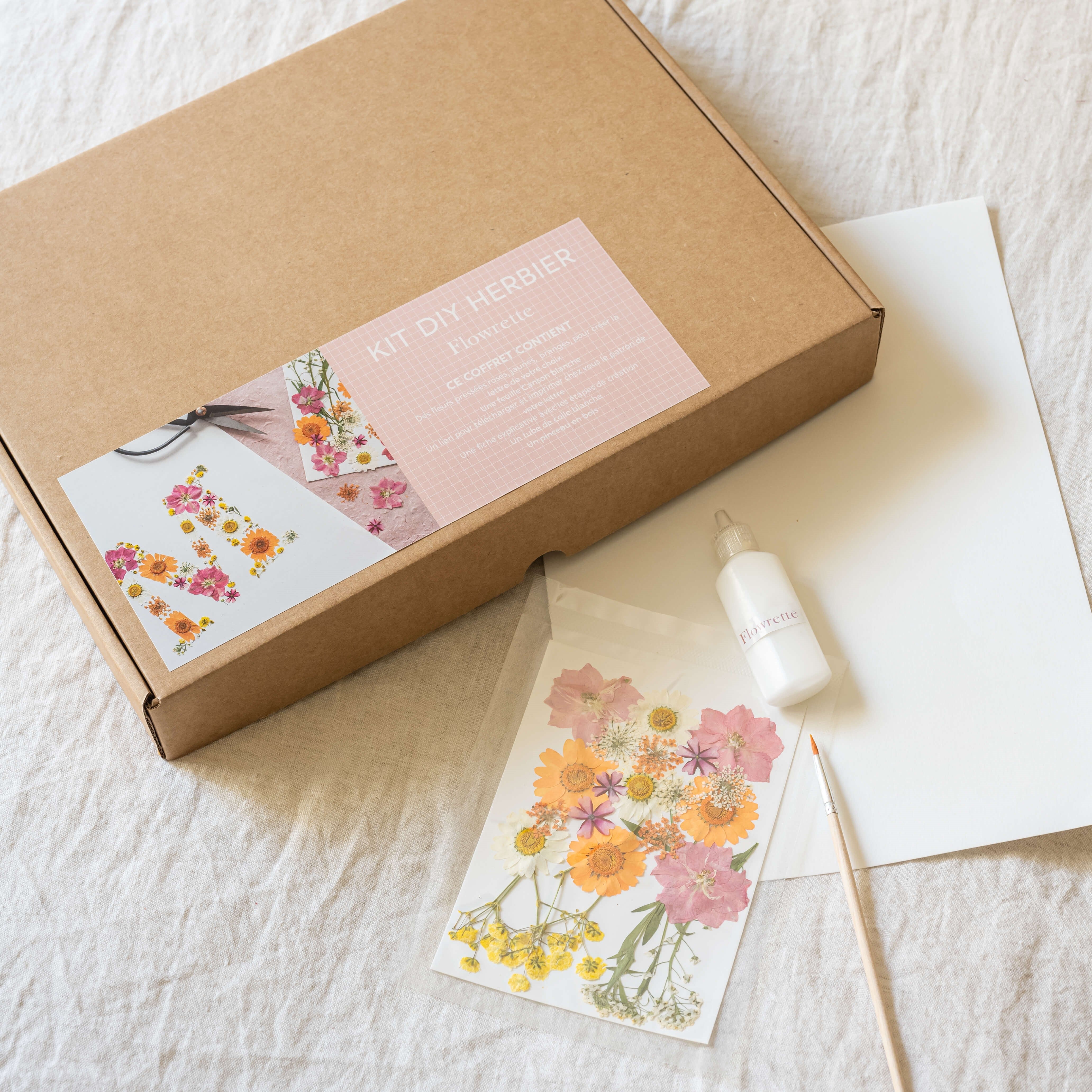 Flowrette Loisirs créatifs kit DIY herbier abécédaire rose