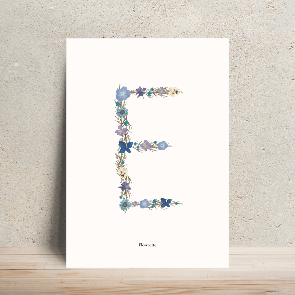 Flowrette affiche A4 herbier lettre bleue dessin floral