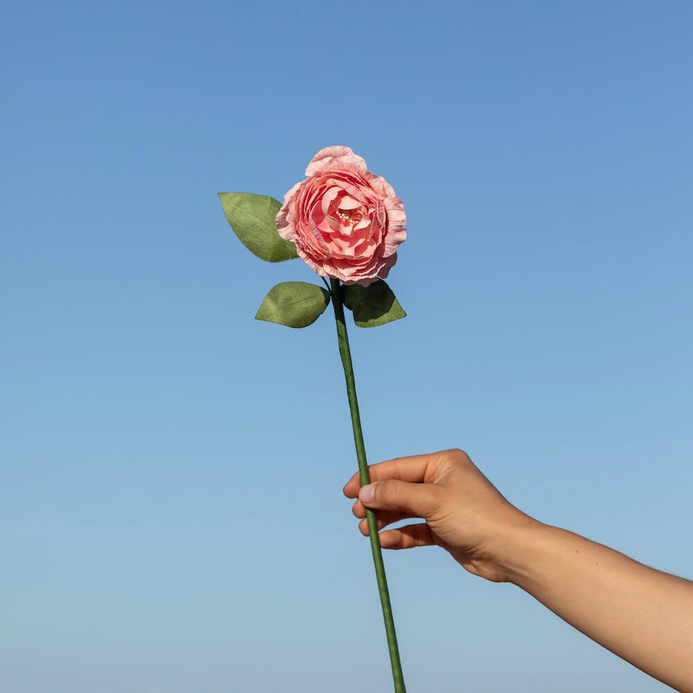 Flowrette Camélia fleur en papier rose pâle x1 éternelle