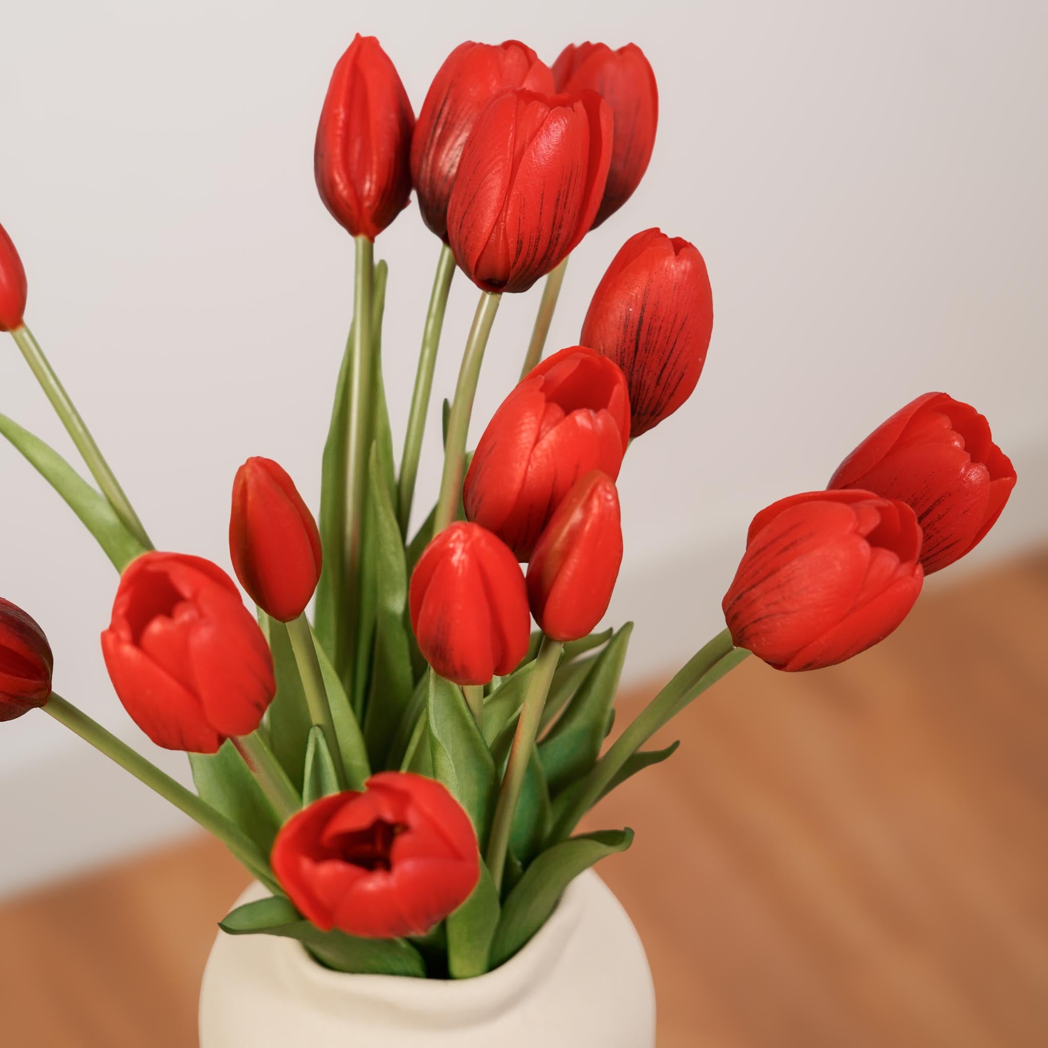Flowrette Fleurs artificielles Botte 5 tulipes rouges tige toucher naturel