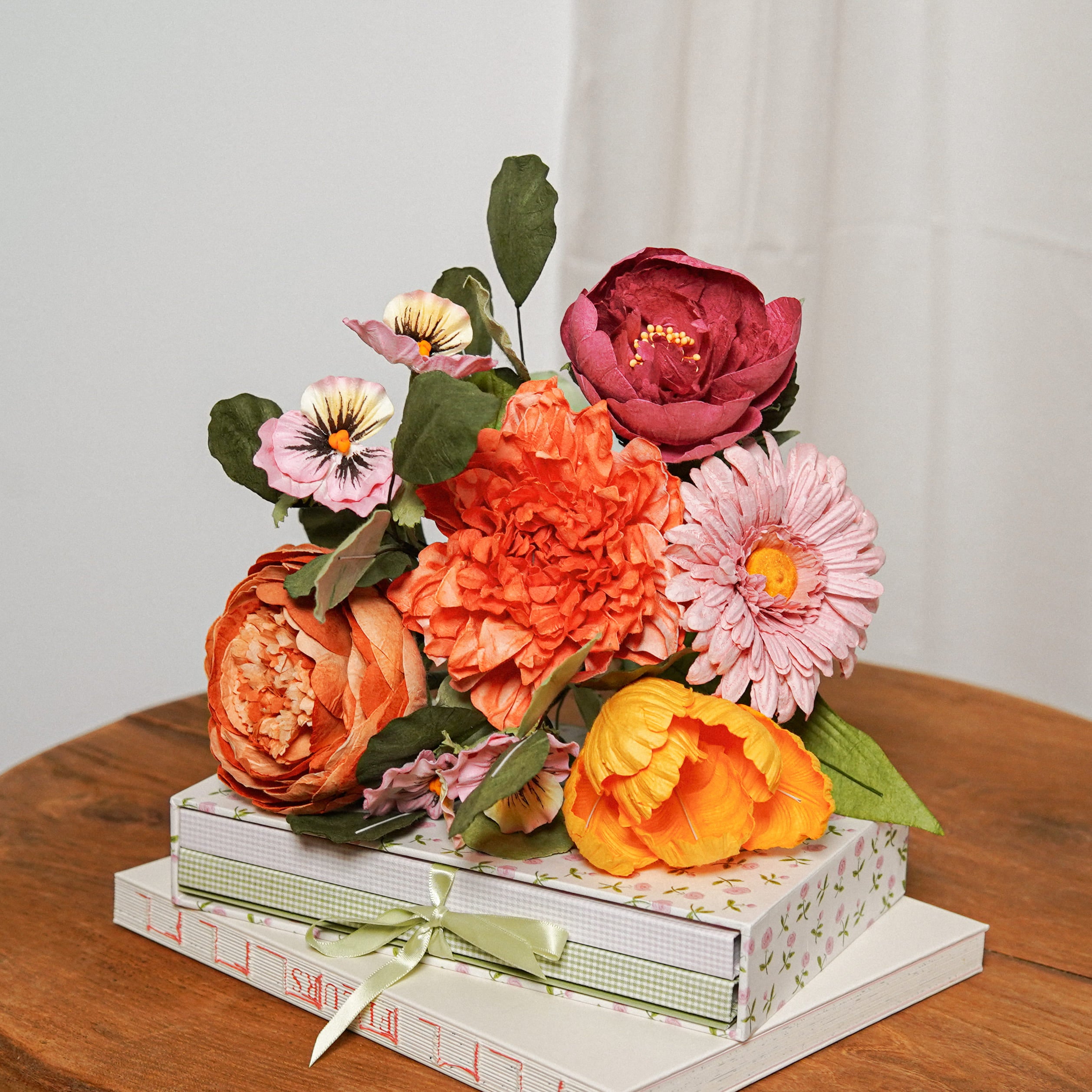 Flowrette Manet bouquet fleurs en papier rouge rose