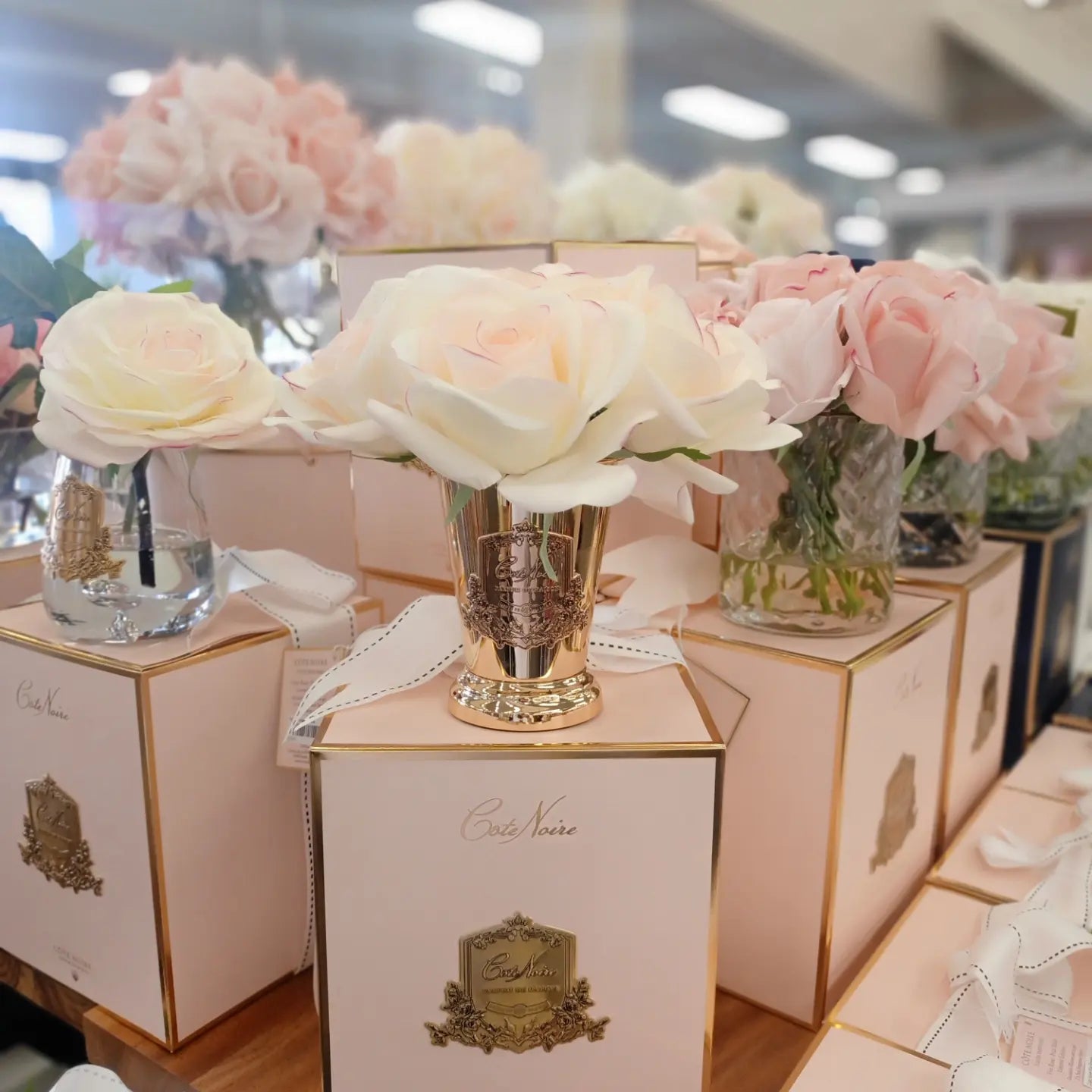 Côte Noire Seven Roses SMB20 bouquet 7 roses blush vase or