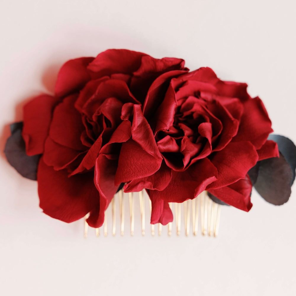 Flowrette Bijoux peigne Clémence fleurs stabilisées rouge mariage