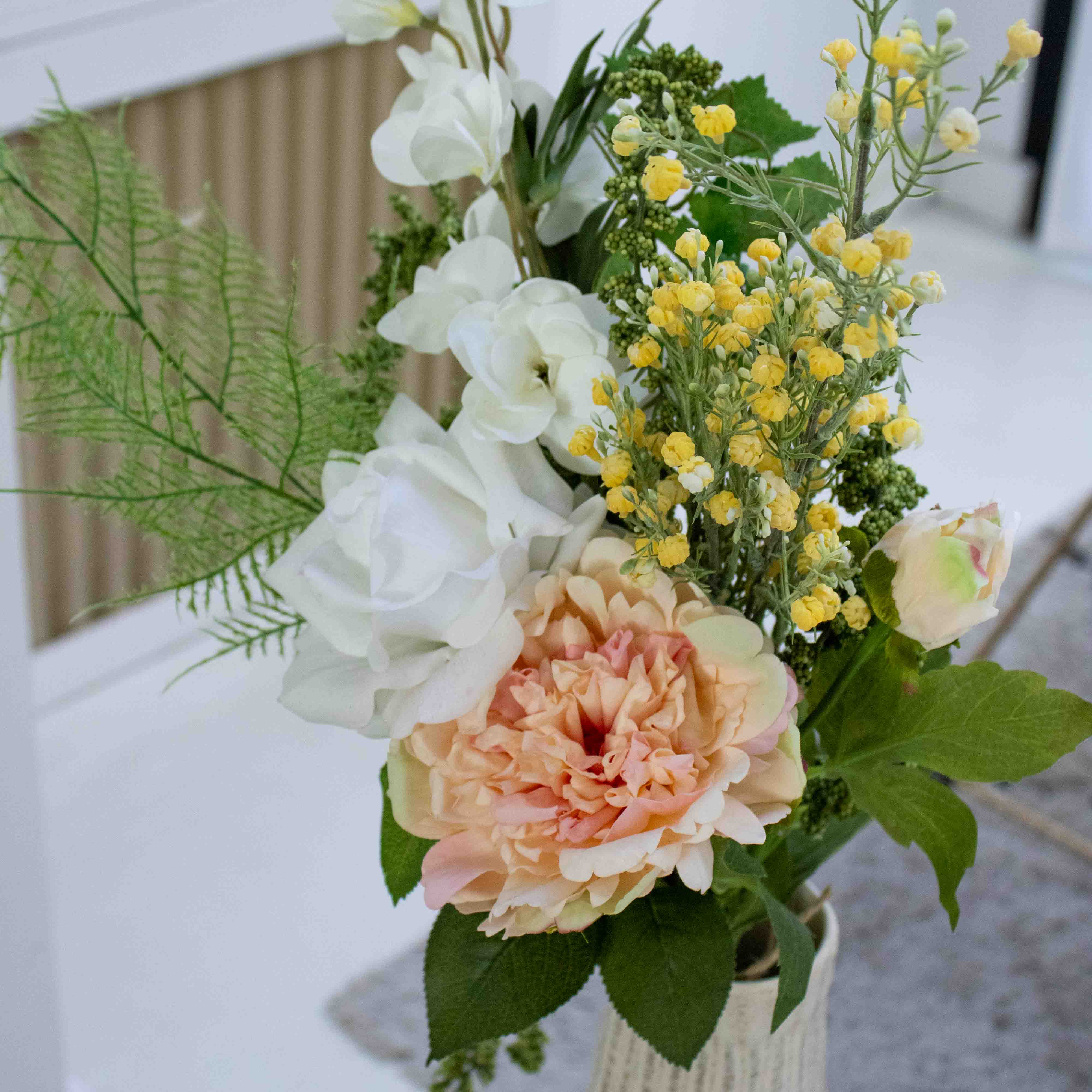 Flowrette Charlotte bouquet fleurs artificielles blanc pêche