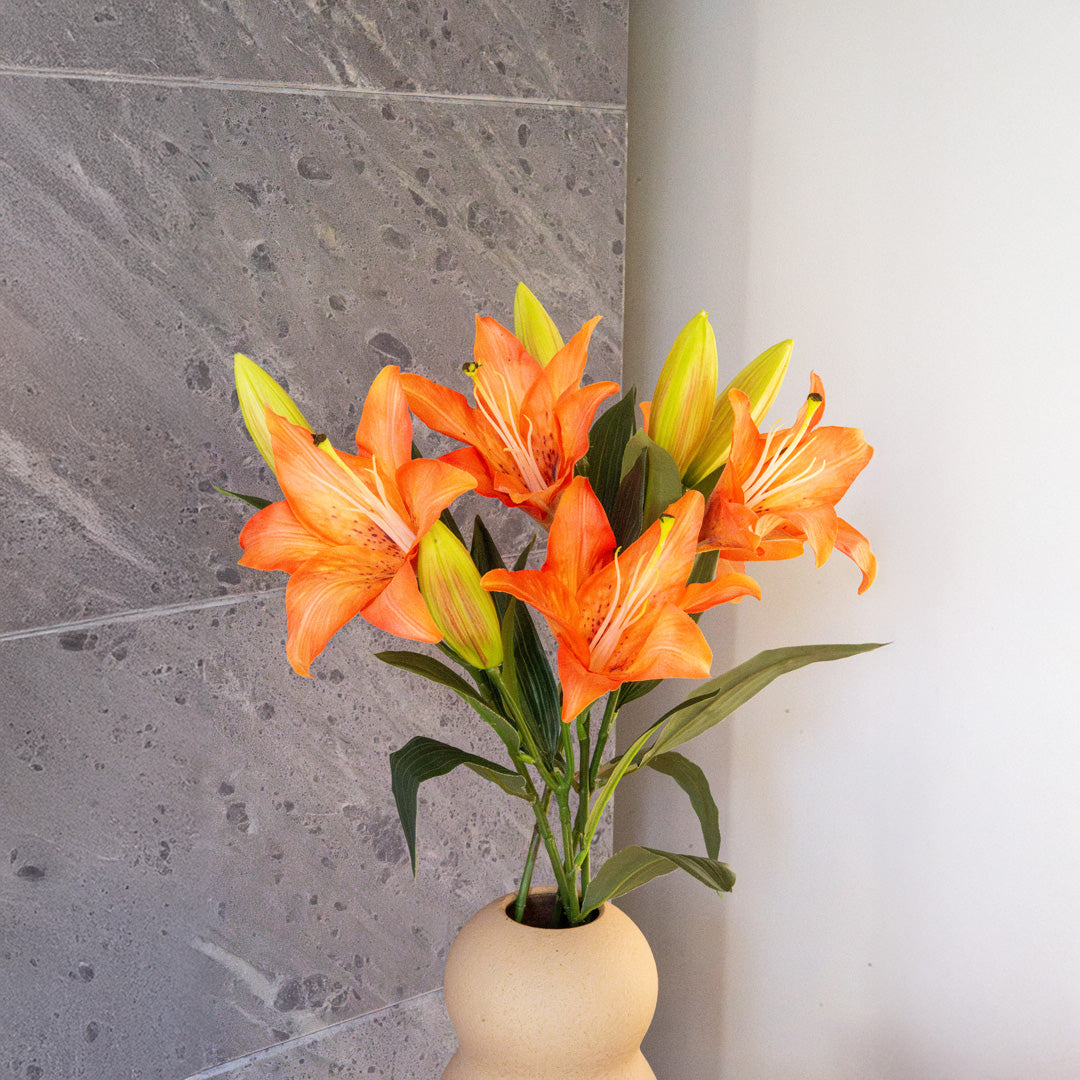 Flowrette Lys orange fleur artificielle tige x1 toucher naturel